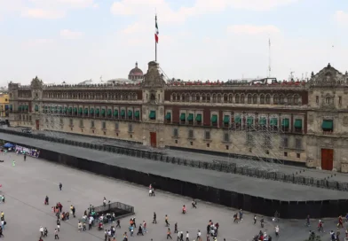 Gobierno analiza colocar vallas en Palacio Nacional por marcha del 8M